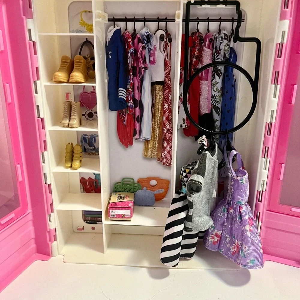 Barbie Pink Wardrobe Ultimate Closet 2018 Carrying Case Mattel With Clothes